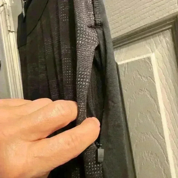 Women’s leggings by Adidas in black & gray high waisted with raised pattern LG - Picture 5 of 9